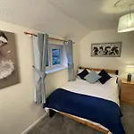 3-Bedroom Home With Free Parking
